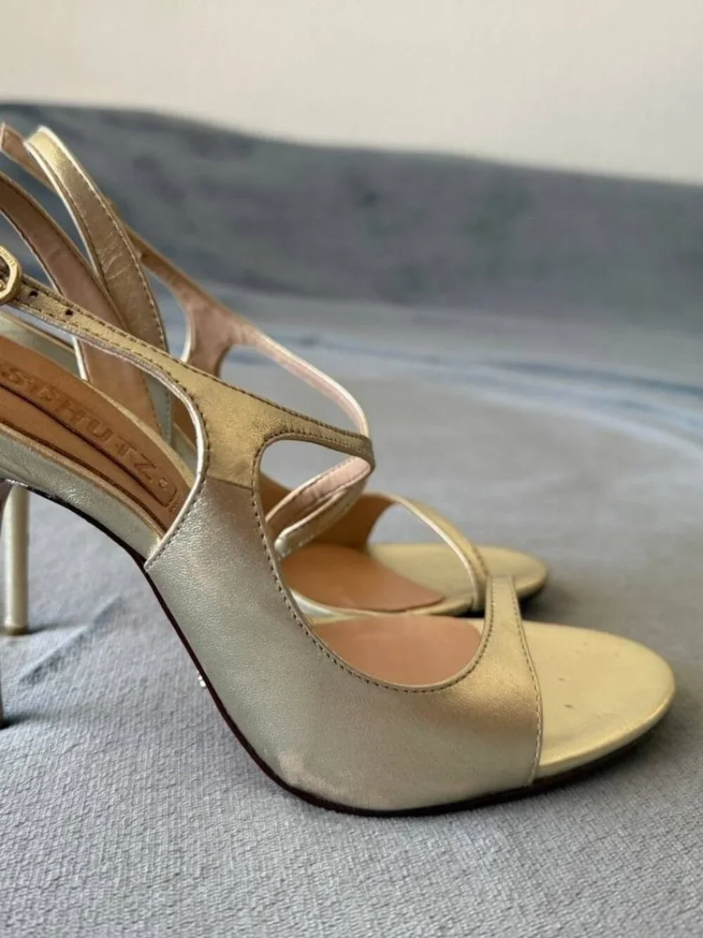Schutz Women's Gold Sling Metallic 4" Heel Sandal/Shoes size 7B - Picture 3 of 12